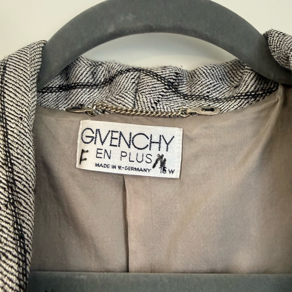 Givenchy Blazer - image 3